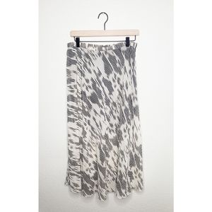 Vince Camuto Patterned Maxi Skirt Size 6